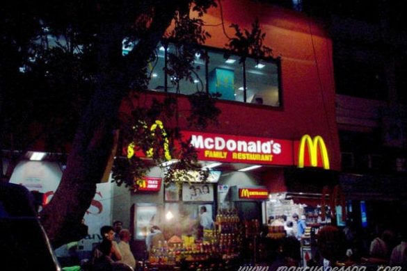 Mc Donald's na Índia: lanches virão com livros de histórias sobre o corpo humano, espaço, animais e fatos científicos