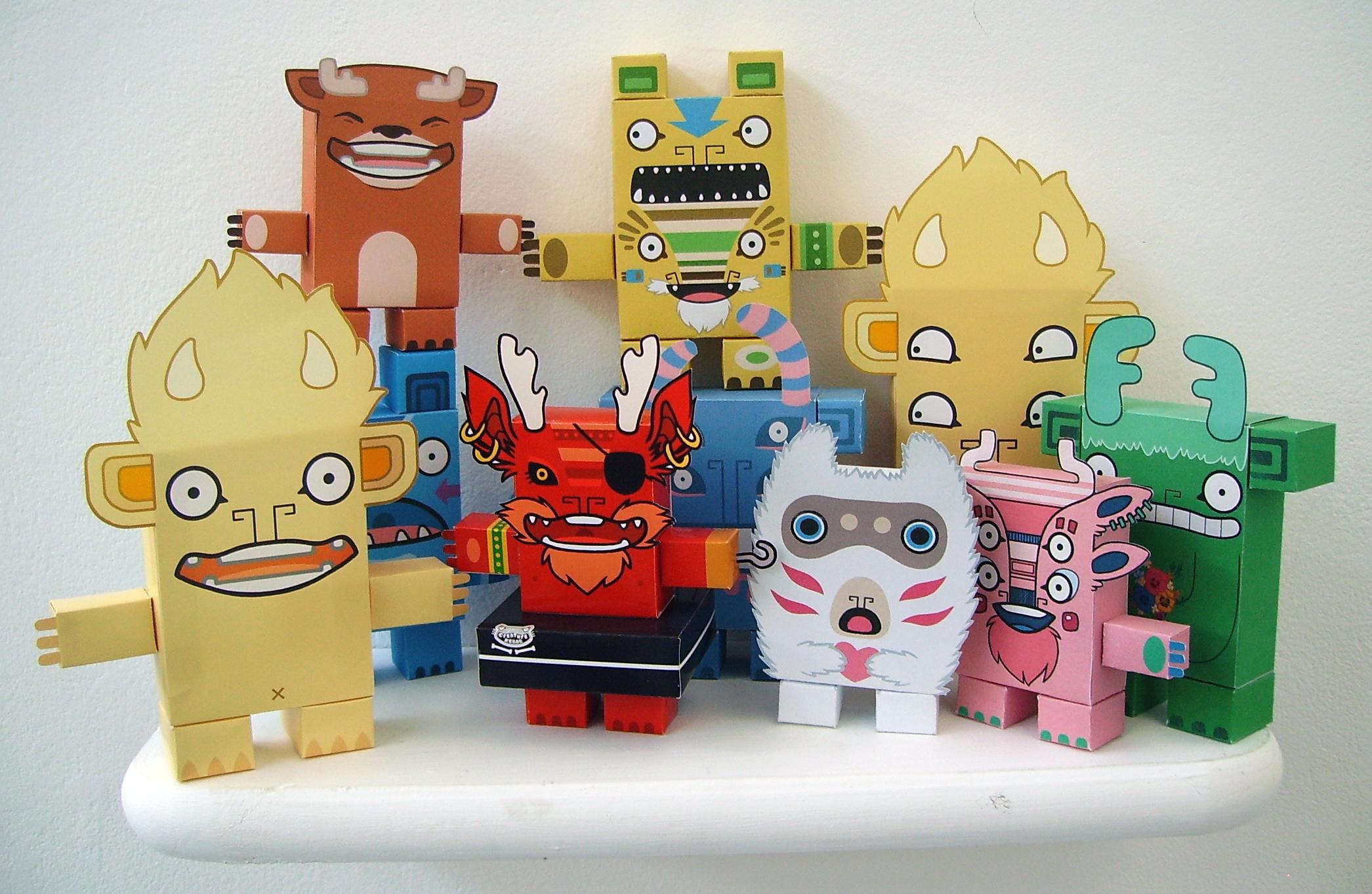 Paper Toys Modernos Criativos montado servindo de exemplo para as pessoas criativas