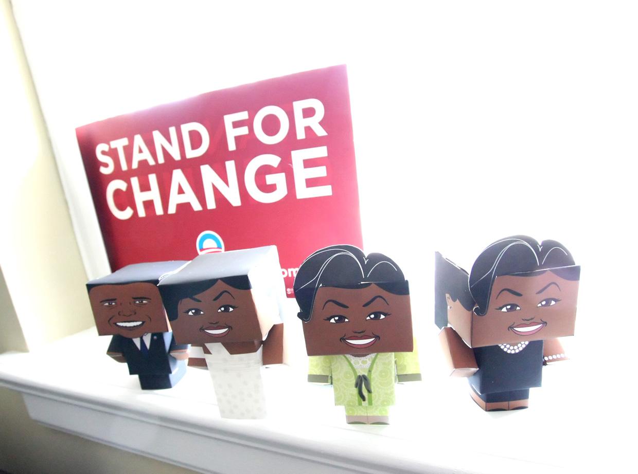 Paper Toys Modernos Criativos montado servindo de exemplo para as pessoas criativas