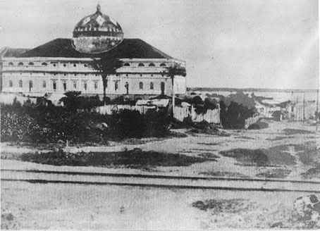 Teatro Amazonas há 100 anos atrás foi considerado um elefante branco. Essa foto é durante os acabamentos do Teatro Amazonas.
