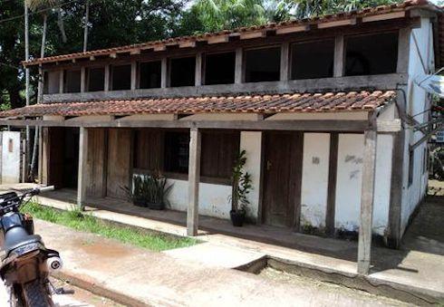Casa projetada pelo Lúcio Costa. Pioneiro da arquitetura modernista no Brasil, ficou conhecido mundialmente pelo projeto do Plano Piloto de Brasília