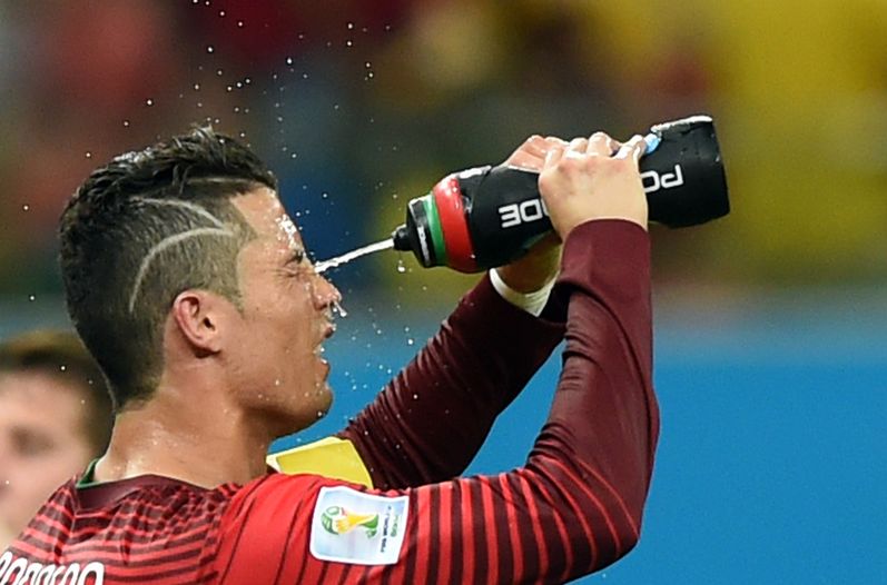 O corte de cabelo do Cristiano Ronaldo NÃO ERA uma homenagem para um fan que fez uma cirurgia cerebral