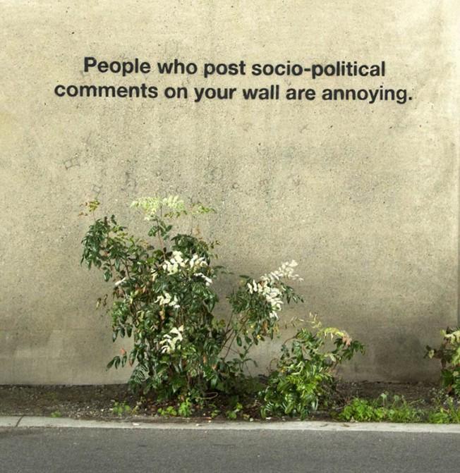Pessoas que postam comentários sócio-políticos no seu mural são insuportáveis.