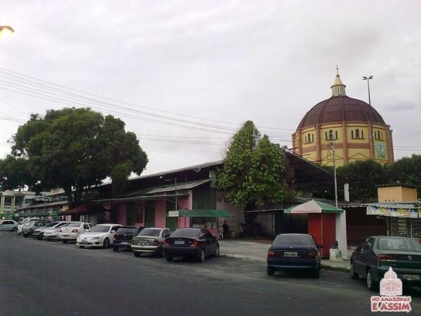 G. R. E. S. VITÓRIA RÉGIA A VERDE E ROSA DA PRAÇA 14, ao fundo o santuário de Nossa Senhora de Fátima