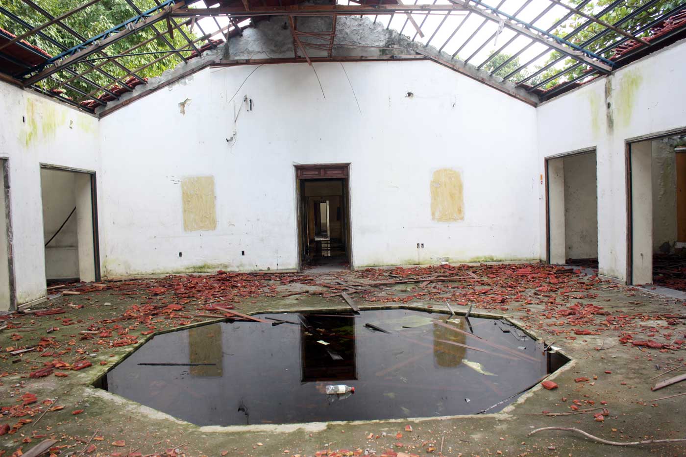 Local onde funcionava a Fundação Villa Lobos abandonada na gestão do Amazonino Mendes. Foto feita em 2010