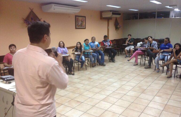 Designer Amazonense palestra em Oficina de redes sociais na Livraria Paulinas