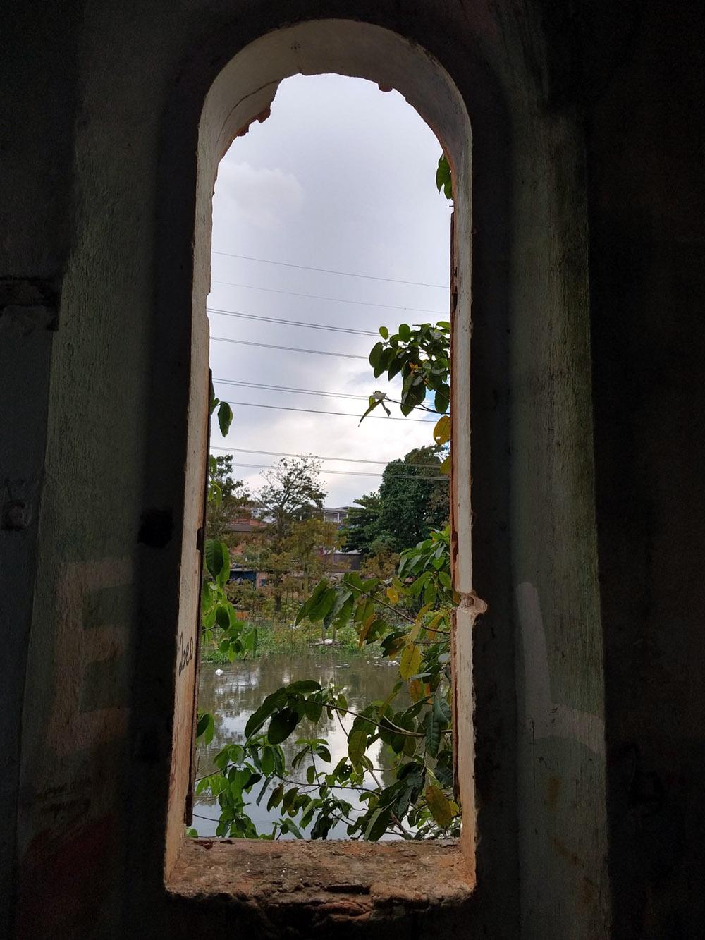 Centro Comunitário dentro da REPRESA DE ÁGUAS DO IGARAPÉ DA CACHOEIRA GRANDE – BAIRRO SÃO JORGE