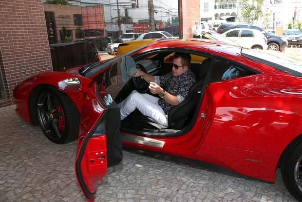 Marrone chegando para a Live do cantor Uendel Pinheiro. Entenda a indireta