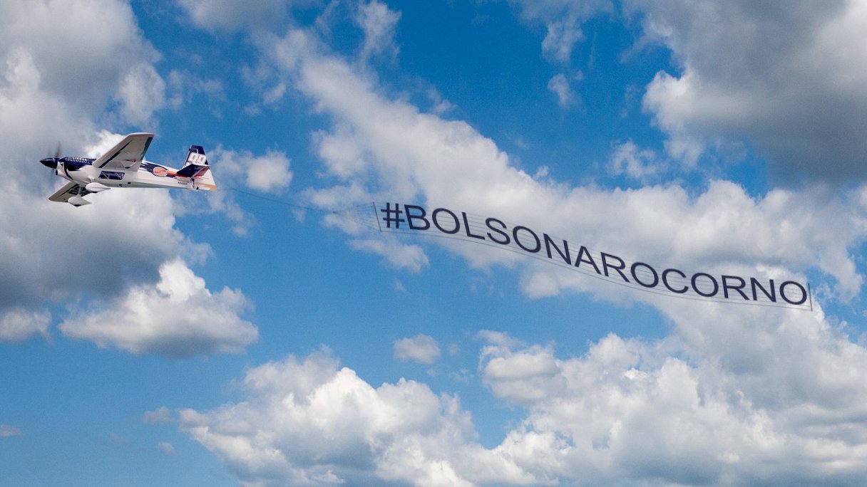 Vaquinha pra contratar um avião pra passar ali na orla dia 7 de setembro #BolsonaroCorno