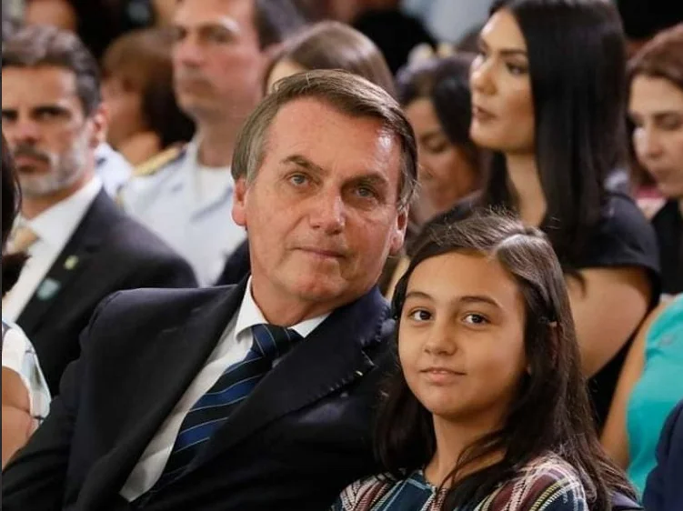 Nem a filha do Presidente Bolsonaro em Escola Militar escapou de Bullying!